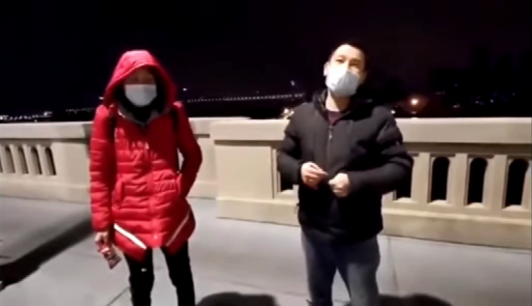 视频:夫妻二人被困武汉 流浪街头 捡饭吃.png 视频:夫妻二人被困武汉 流浪街头 捡饭吃.png
