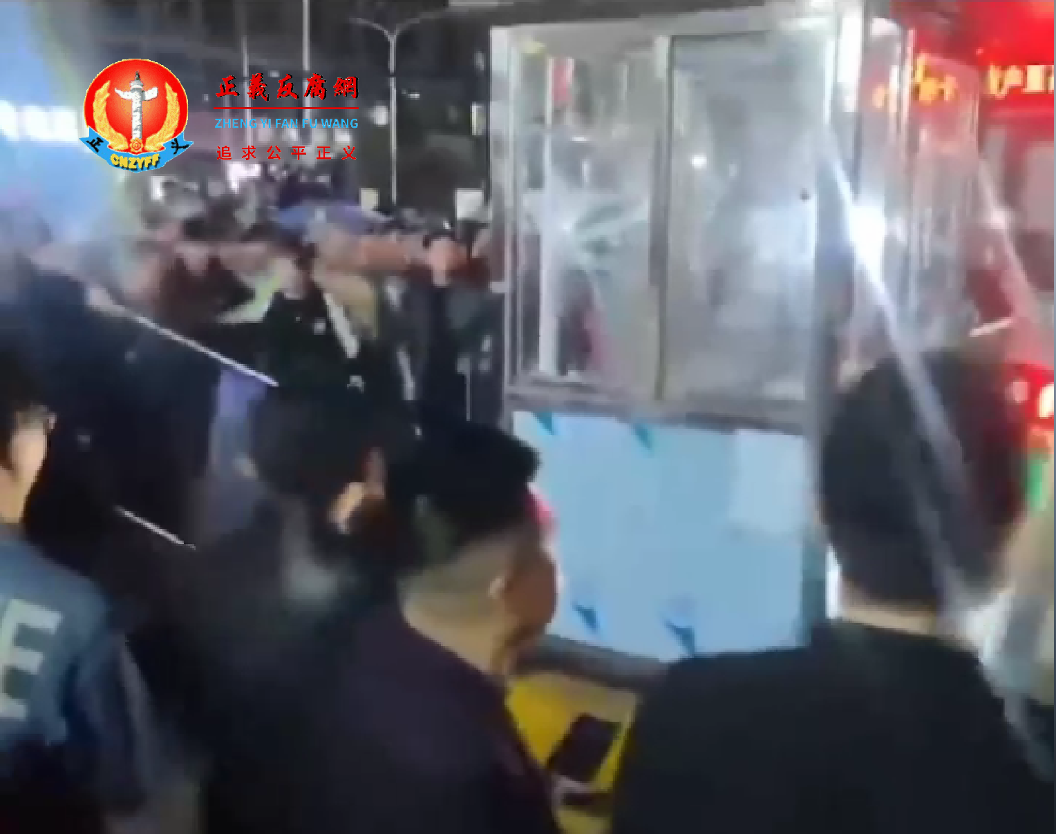 微视频｜不满广州新塘镇政府设岗收停车费，...