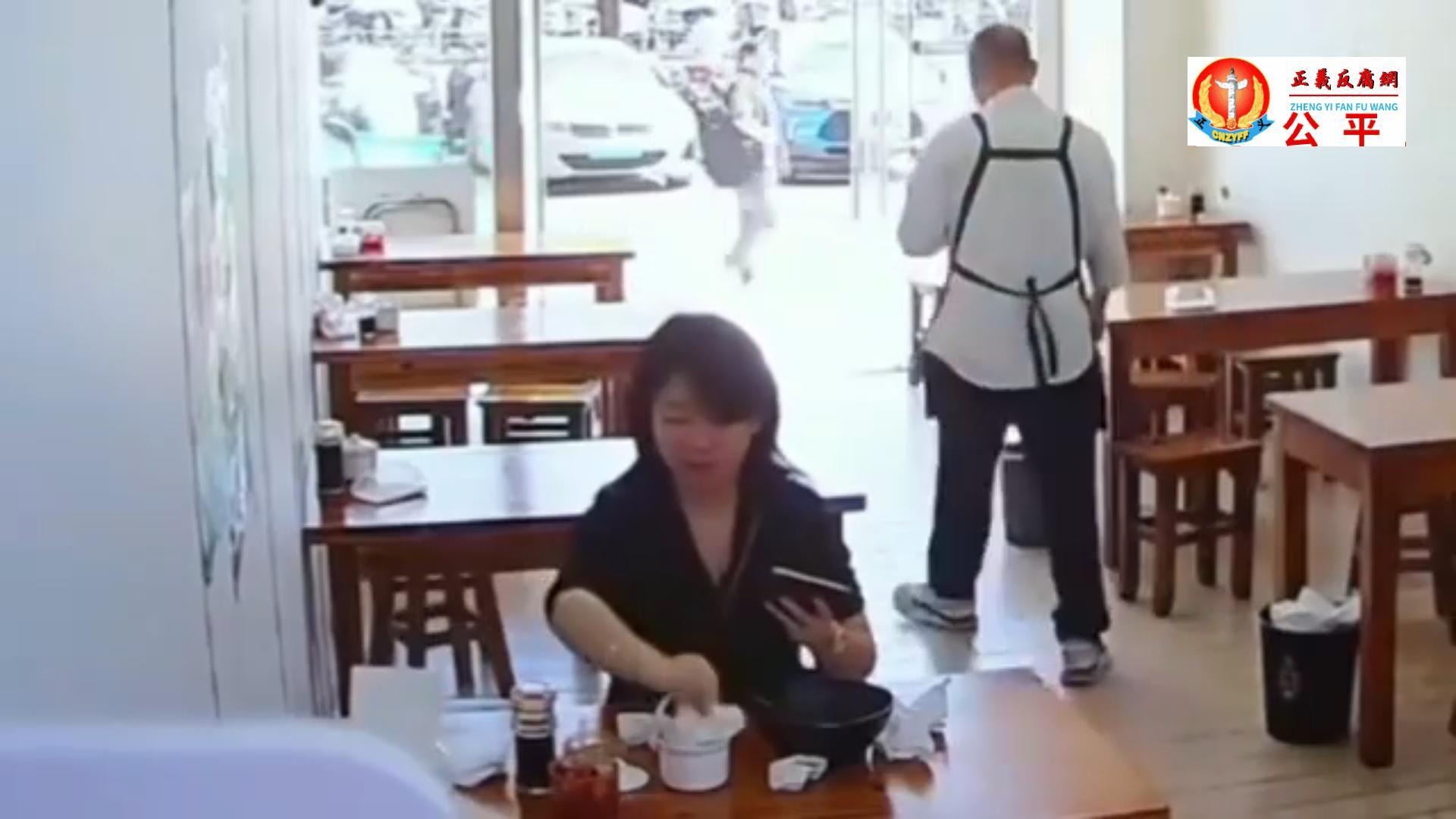 微视频｜上海一馄饨铺发生令人作呕事件 视频引震惊